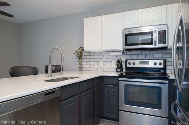 4949 Crooks Road, Royal Oak, MI 48073
