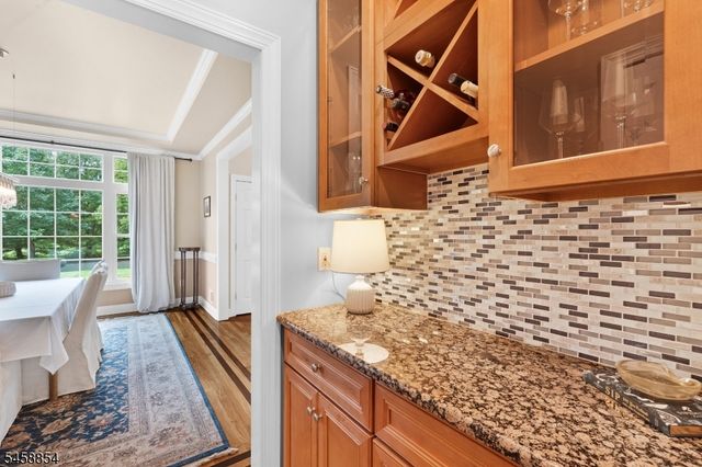 1 Ming Ct, Chester Twp., NJ 07930