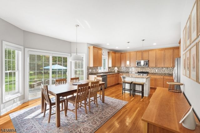 1 Ming Ct, Chester Twp., NJ 07930