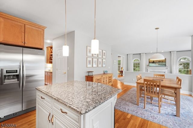 1 Ming Ct, Chester Twp., NJ 07930