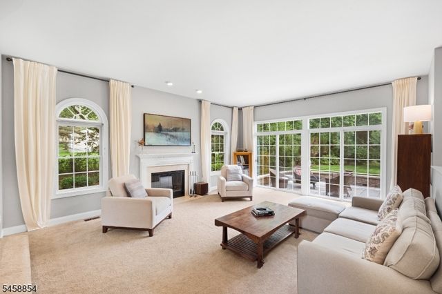 1 Ming Ct, Chester Twp., NJ 07930