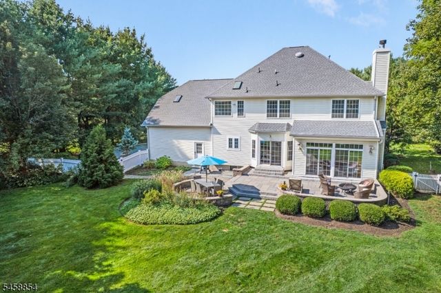 1 Ming Ct, Chester Twp., NJ 07930
