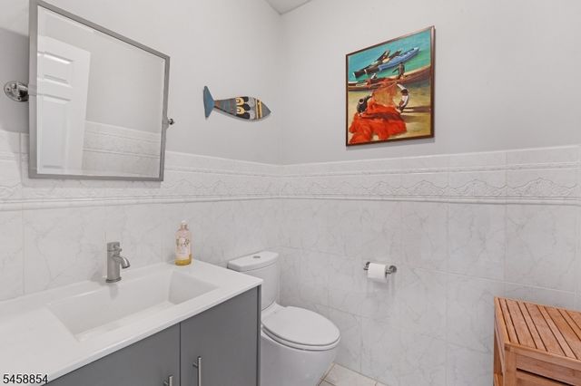 1 Ming Ct, Chester Twp., NJ 07930