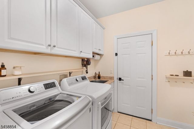 1 Ming Ct, Chester Twp., NJ 07930