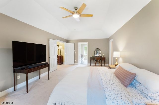1 Ming Ct, Chester Twp., NJ 07930