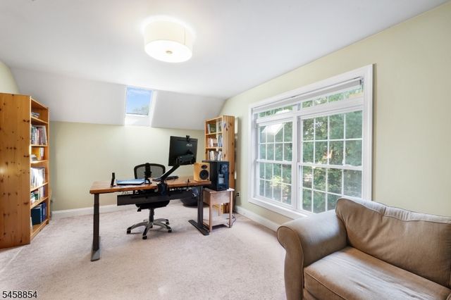 1 Ming Ct, Chester Twp., NJ 07930