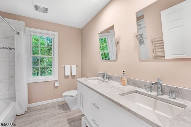 1 Ming Ct, Chester Twp., NJ 07930