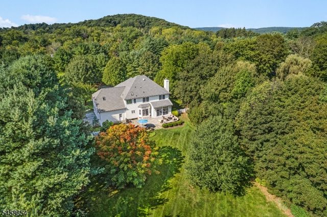 1 Ming Ct, Chester Twp., NJ 07930