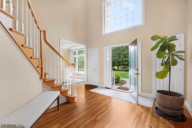 1 Ming Ct, Chester Twp., NJ 07930