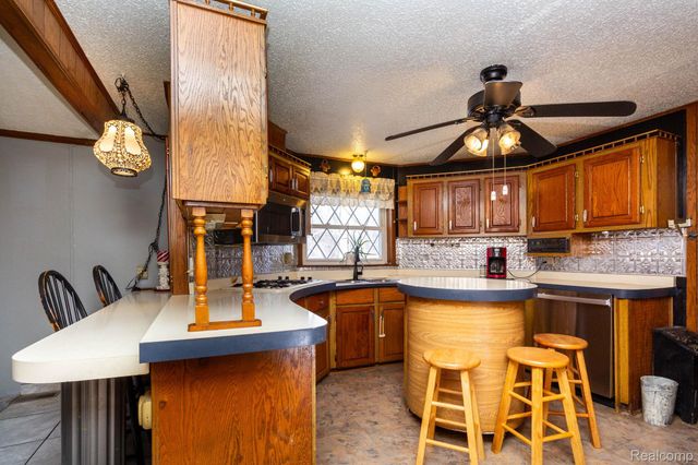 8200 Oakville Waltz Road, Belleville, MI 48111