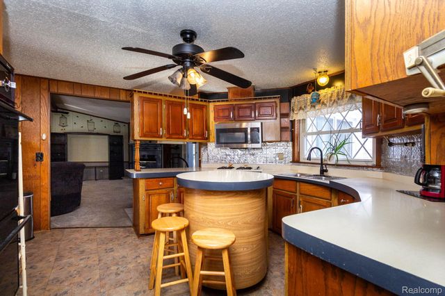 8200 Oakville Waltz Road, Belleville, MI 48111