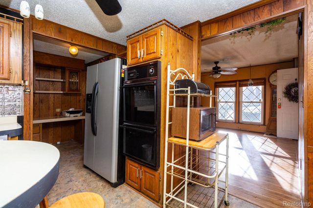 8200 Oakville Waltz Road, Belleville, MI 48111