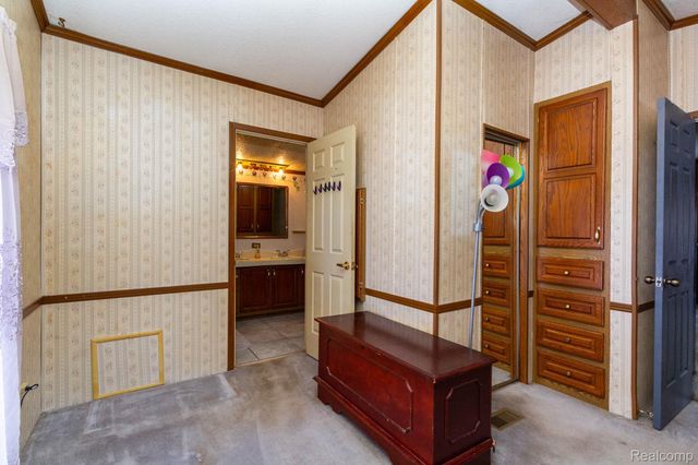 8200 Oakville Waltz Road, Belleville, MI 48111