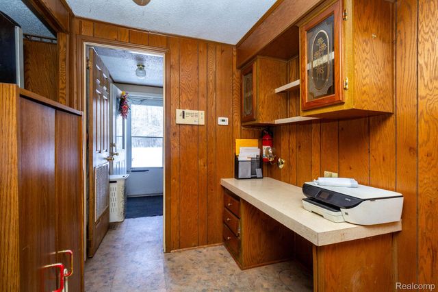 8200 Oakville Waltz Road, Belleville, MI 48111