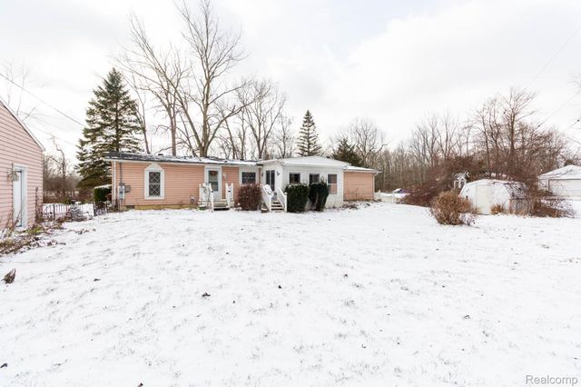 8200 Oakville Waltz Road, Belleville, MI 48111