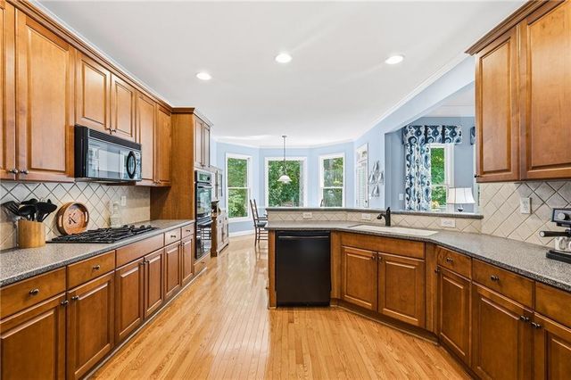 3240 Creek Trace W, Powder Springs, GA 30127
