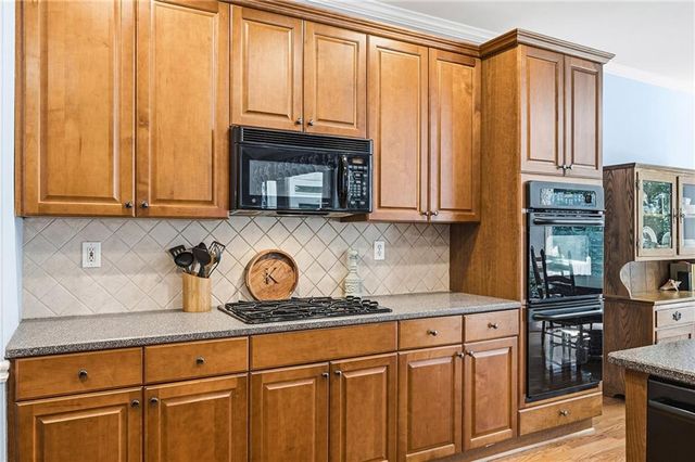 3240 Creek Trace W, Powder Springs, GA 30127