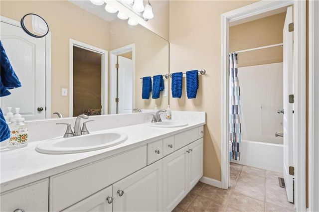 3240 Creek Trace W, Powder Springs, GA 30127