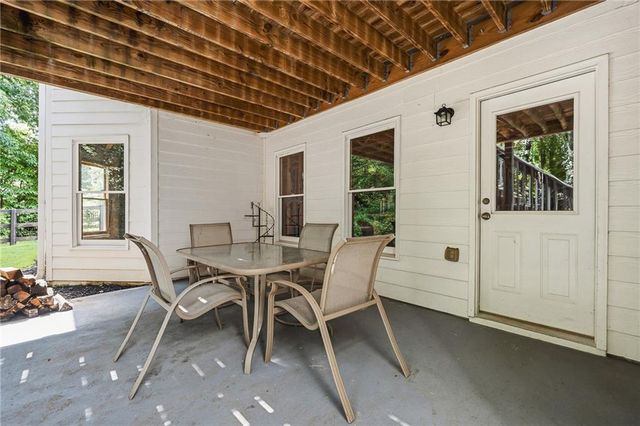 3240 Creek Trace W, Powder Springs, GA 30127