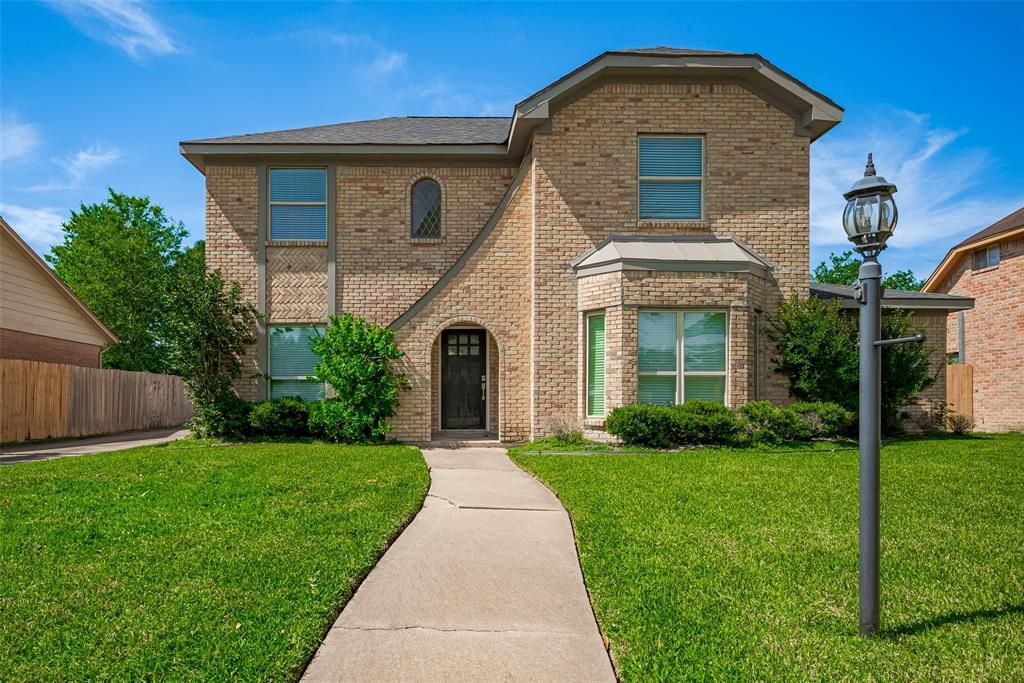 2334 Rushbrook Drive, Missouri City, TX 77489