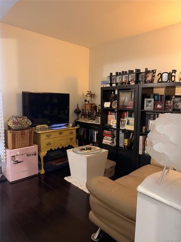 303 121st Street 116, College Point, NY 11356