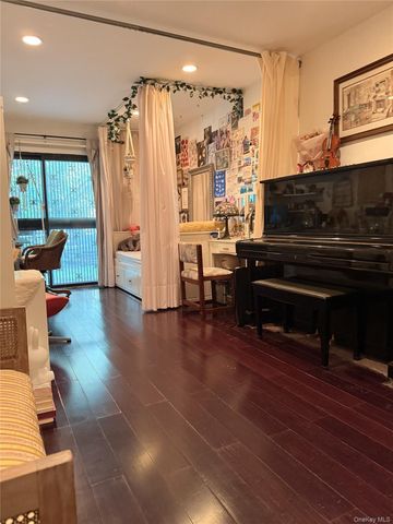 303 121st Street 116, College Point, NY 11356