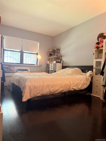 303 121st Street 116, College Point, NY 11356