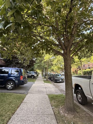 303 121st Street 116, College Point, NY 11356
