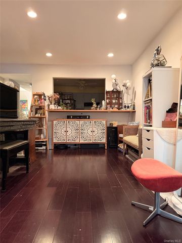 303 121st Street 116, College Point, NY 11356