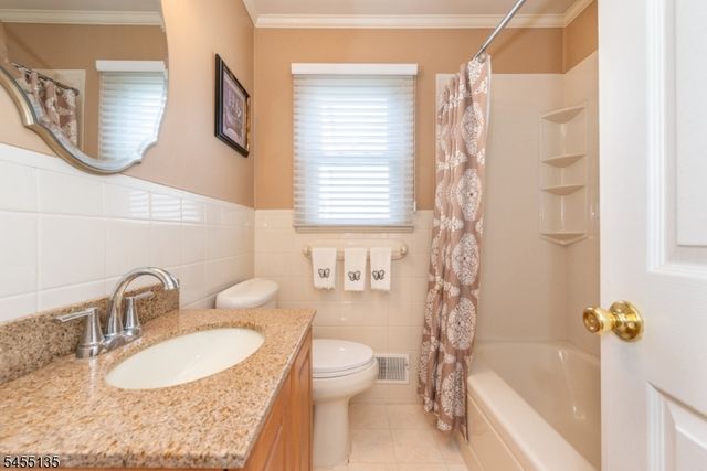 36 Olga B Ter, Clifton City, NJ 07013