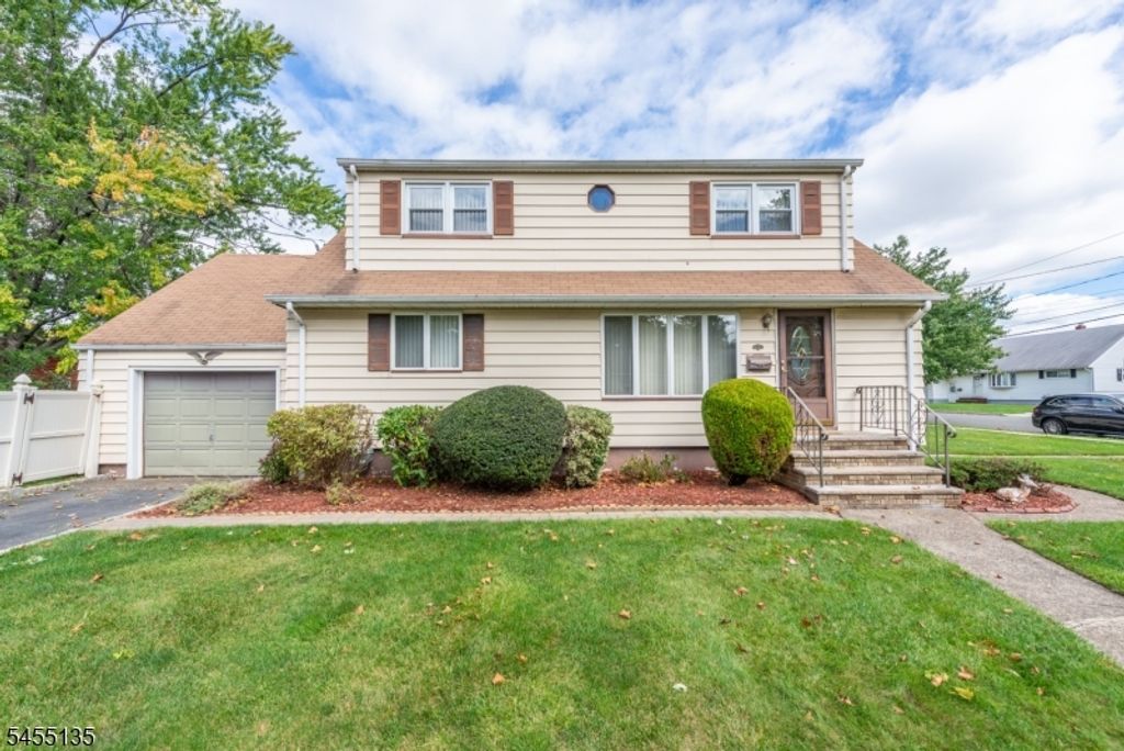 36 Olga B Ter, Clifton City, NJ 07013