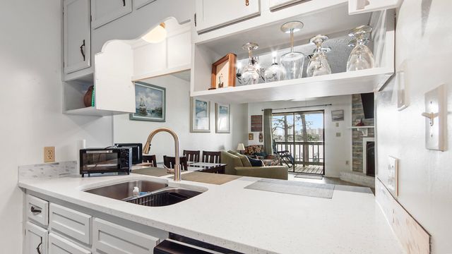 6903 N Lagoon Drive APT 52, Panama City Beach, FL 32408