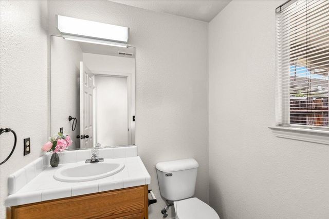 1225 Lilac St, Lodi, CA 95242