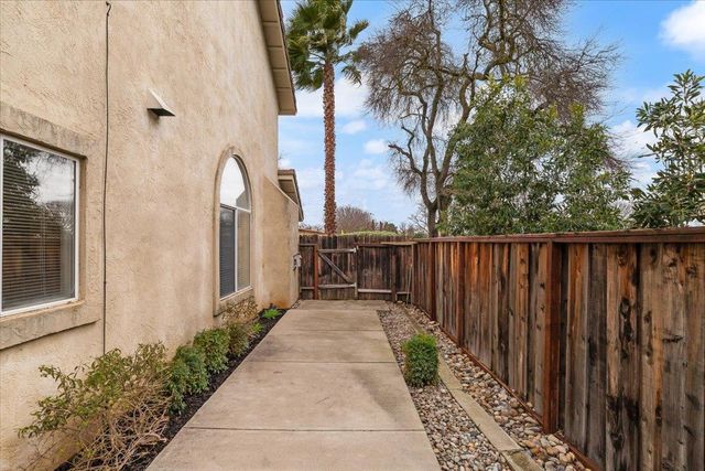 1225 Lilac St, Lodi, CA 95242