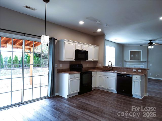 16127 Circlegreen Drive, Charlotte, NC 28273