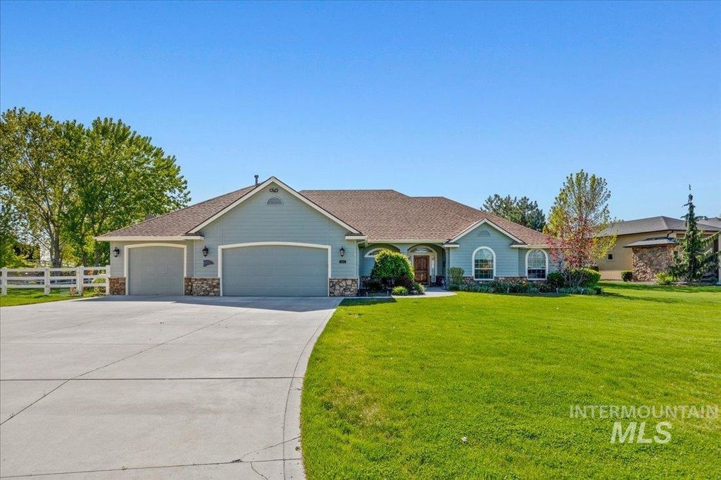 25458 W Deep Canyon Dr, Star, ID 83669