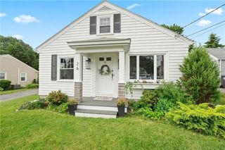 26 Coulters Road, Cranston, RI 02920