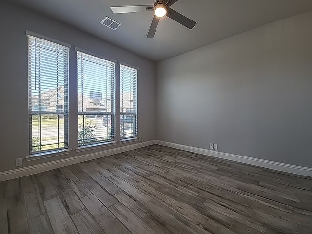900 Superbloom Avenue, Justin, TX 76247