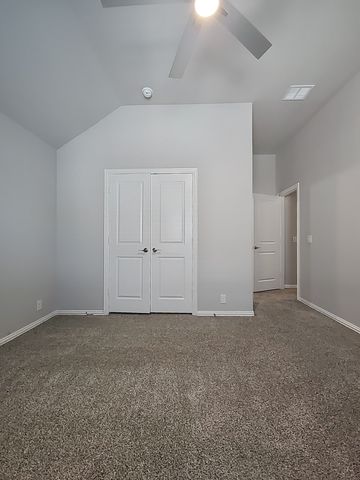 900 Superbloom Avenue, Justin, TX 76247