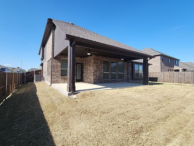 900 Superbloom Avenue, Justin, TX 76247