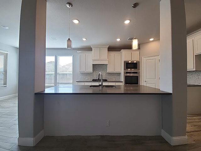 900 Superbloom Avenue, Justin, TX 76247