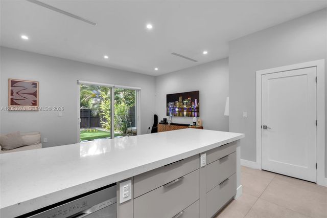 3769 SW 27th Ln 3769, Miami, FL 33134