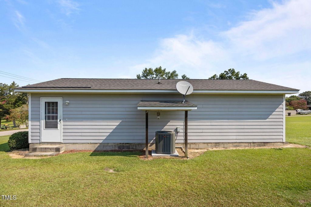 145 S Patterson St, Coats, NC 27521