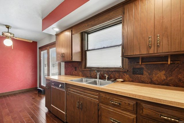 283 Meadowlark Lane, Bremen, IN 46506