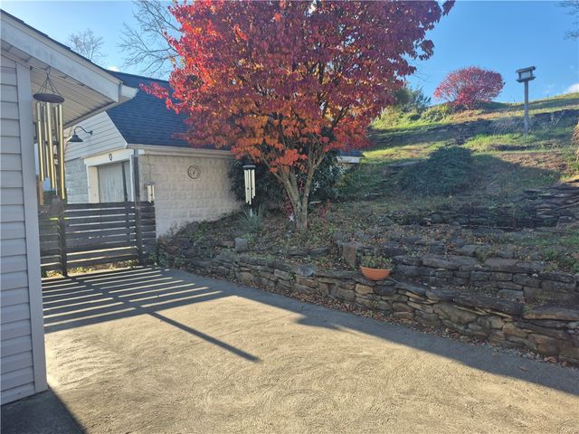 204 Ridge Ave, Derry Boro, PA 15627