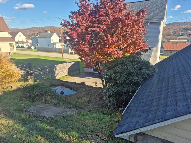 204 Ridge Ave, Derry Boro, PA 15627