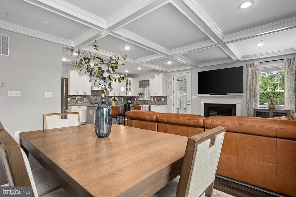Image 9 of property listing at 821 BENTGRASS DR, Aberdeen, MD 21001