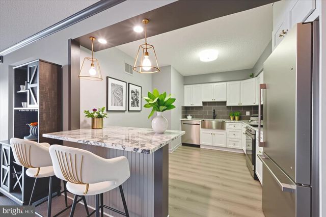 21438 VALLEY FORGE CIR #1438, King Of Prussia, PA 19406