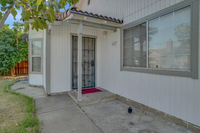 1227 Windsor Ct, Turlock, CA 95380
