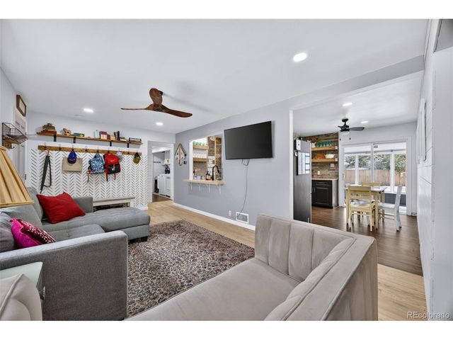 730 Newark St, Aurora, CO 80010